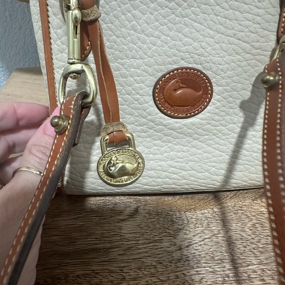 Dooney & Bourke Vintage Cream and Brown Pebbled Leather Crossbody Bag - Picture 2 of 9